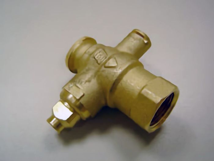 Кран обратной линии 3/4" - гайка 1". De Dietrich 300011786