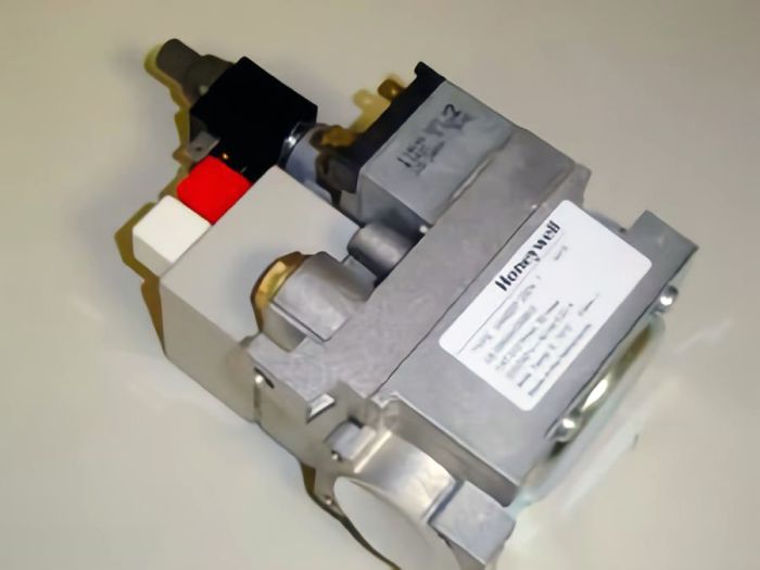 Газовый клапан V4400A1108B. De Dietrich 83367032