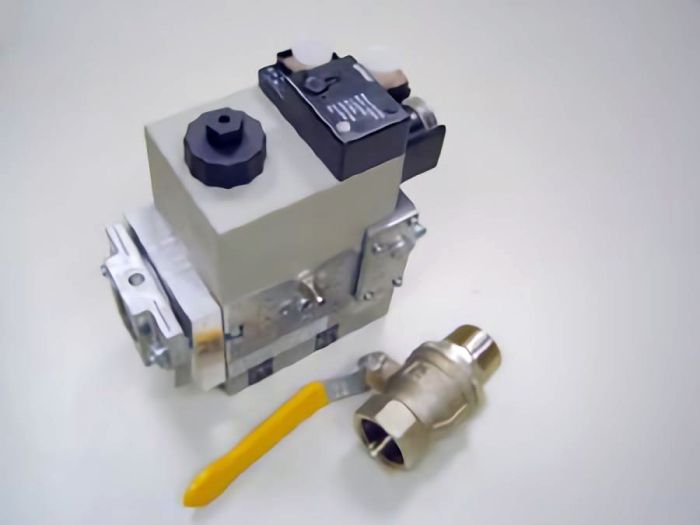 Газовая рампа MBVEF 412. De Dietrich 97955351